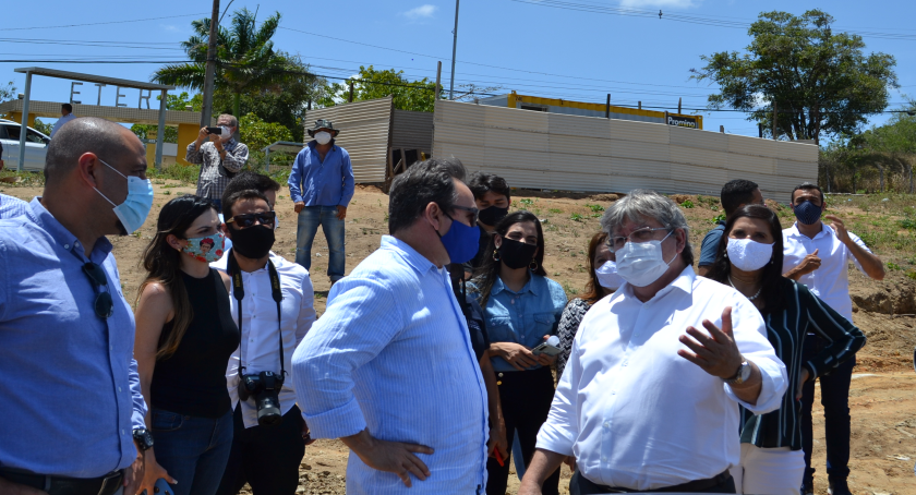 Obras do Laboratório Fábrica da Universidade Estadual recebem visita do governador da Paraíba