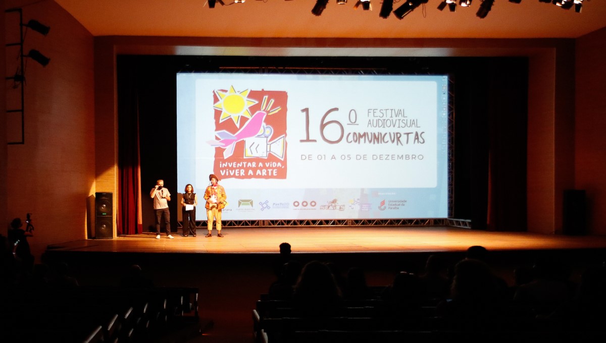 Homenagens e exibições marcam abertura do 16º Festival Audiovisual de Campina Grande Comunicurtas UEPB