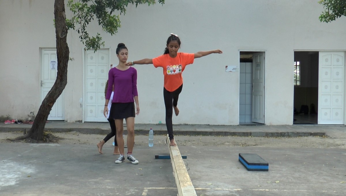 Programa do Departamento de Educação Física oferece projeto pioneiro com aulas de parkour para crianças