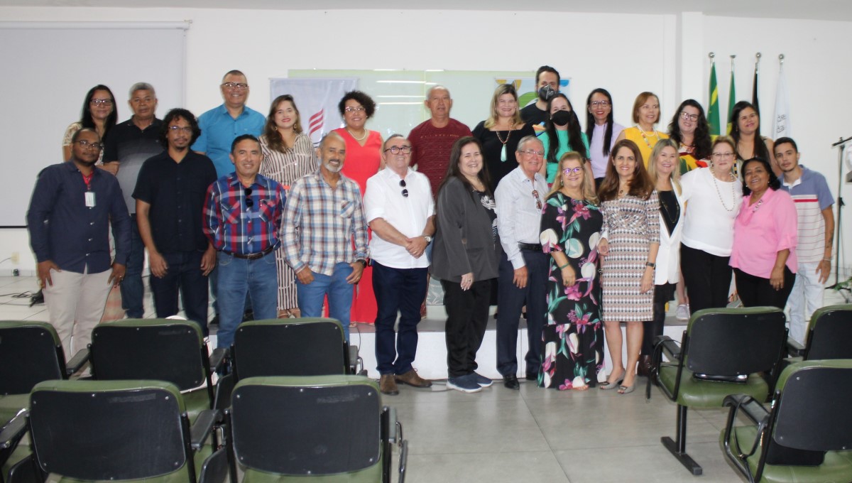 Universidade Estadual da Paraíba presta homenagem às servidoras e servidores aposentados da Instituição