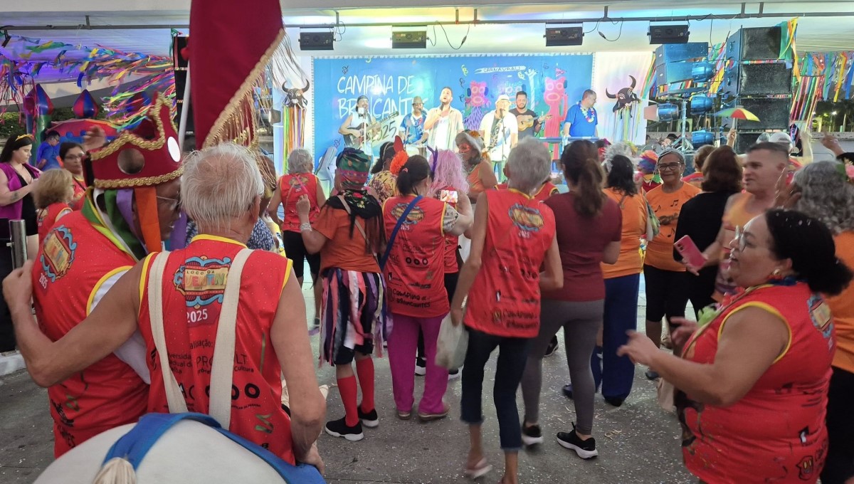 Carnaval de rua UEPB: Bloco da Cinquentinha atrai foliões ao Açude Velho em Campina Grande