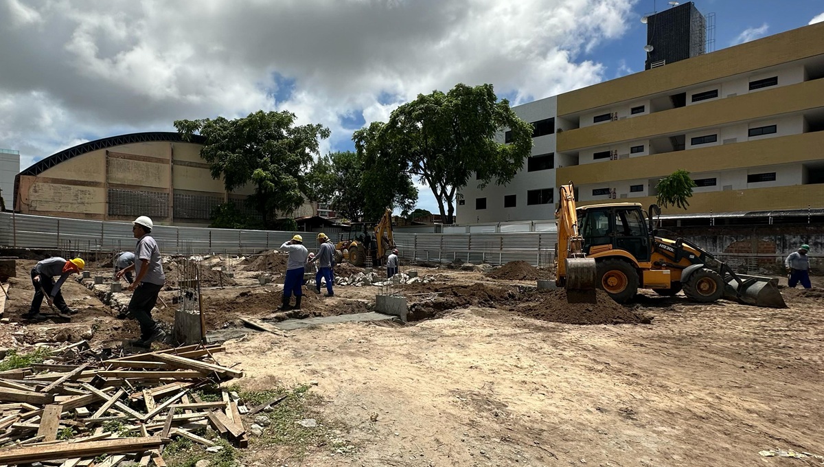 Reitoras fazem reunião com Centros Acadêmicos e visitam obras da biblioteca do Câmpus V e NICA