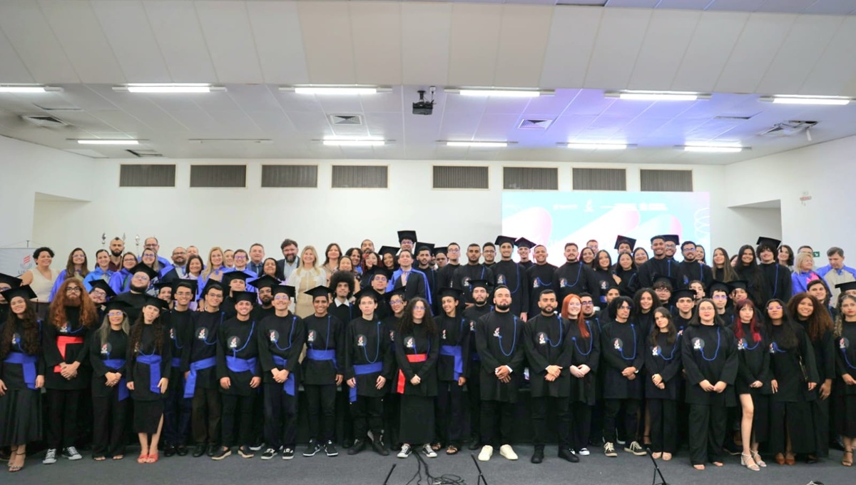 UEPB e Governo do Estado celebram a formatura de 50 novos profissionais de TI do Projeto Limite do Visível