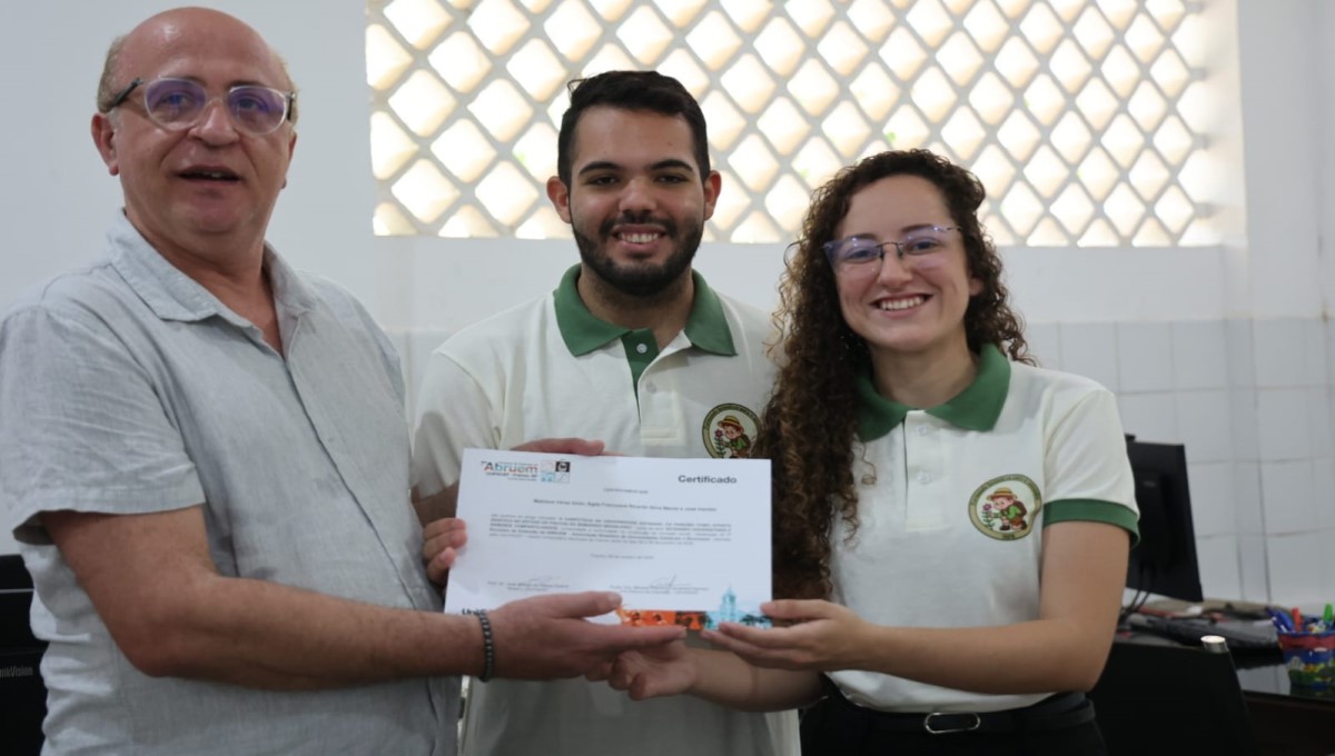 PROEX entrega certificados a participantes de artigo publicado no 7º Encontro de Extensão da Abruem